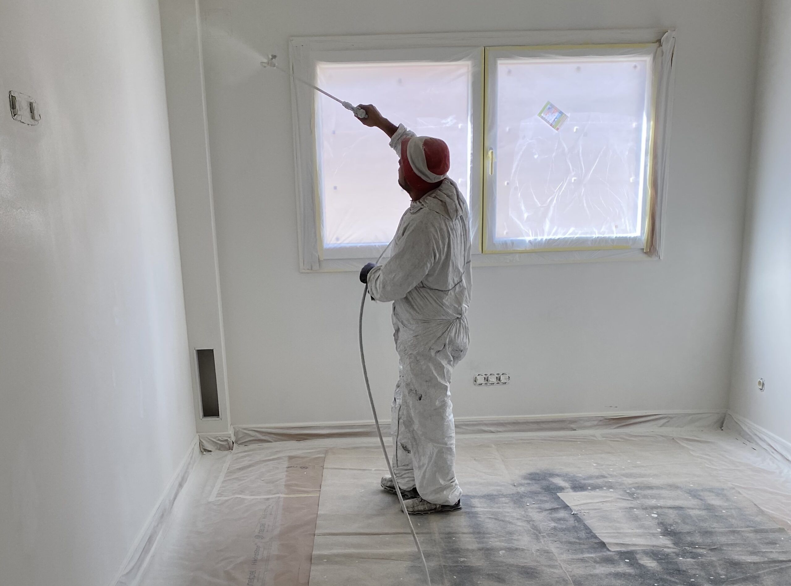 Pintura de piso completo realizada por Pinturas Oscar Lozada en Cambrils (Tarragona)